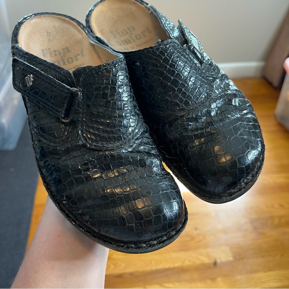 Finn Comfort Made in Germany Size 37 Black Leather Embossed Clog Slip On Shoes - Picture 5 of 9